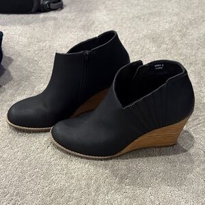 DV by Dolce Vita Black Wedges with Tan Sole